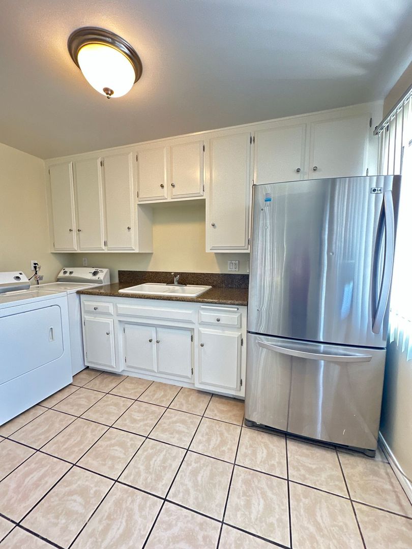 Lakewood Apartment: 5612 Rocket St.