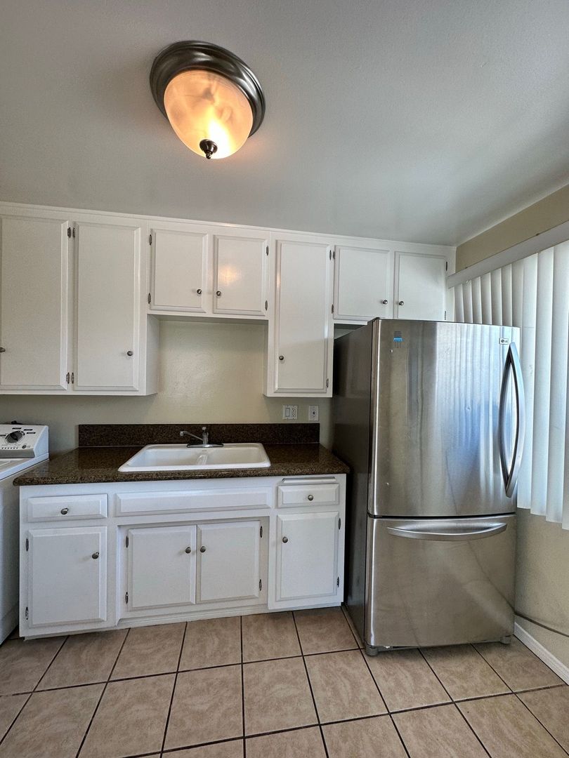 Lakewood Apartment: 5612 Rocket St.