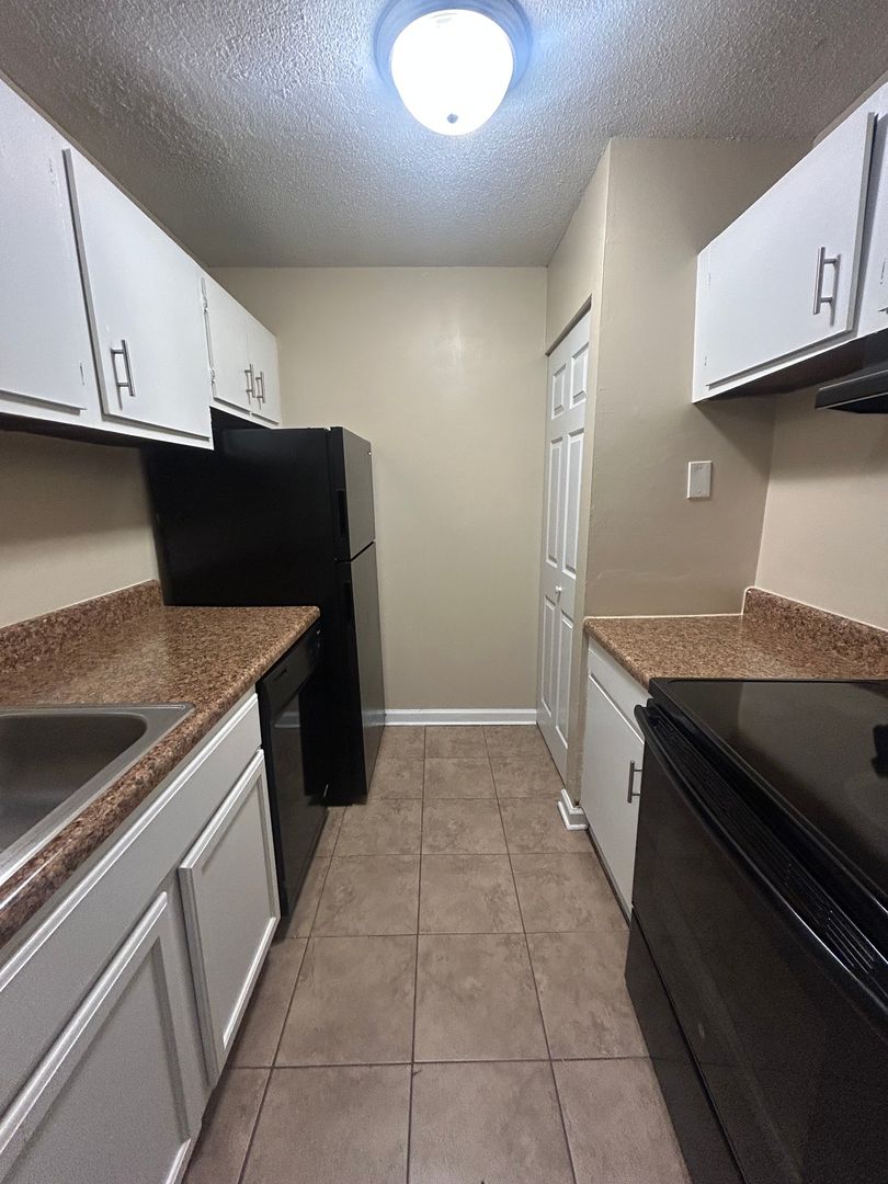 Meridian Apartment: 4524 Highway 39 North