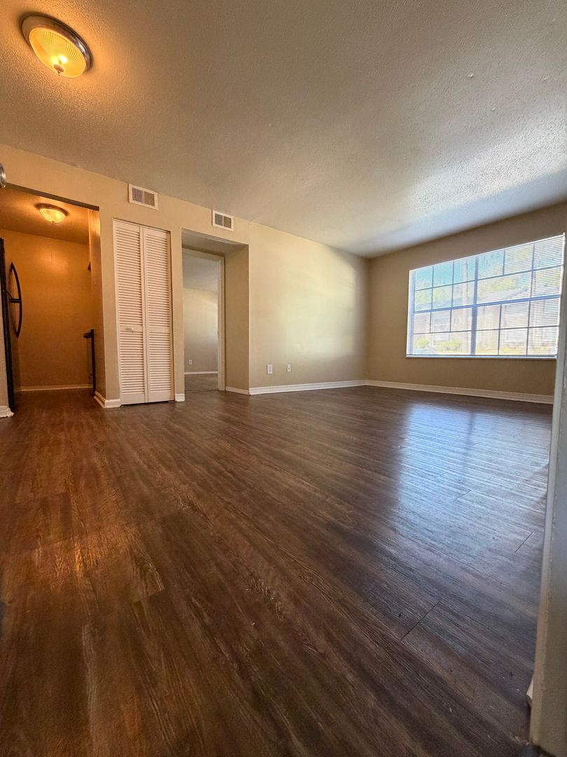 Meridian Apartment: 4524 Highway 39 North