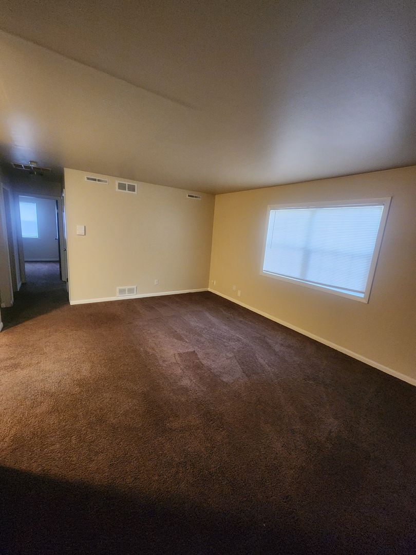 Youngstown Apartment: 4000 Monticello Blvd.