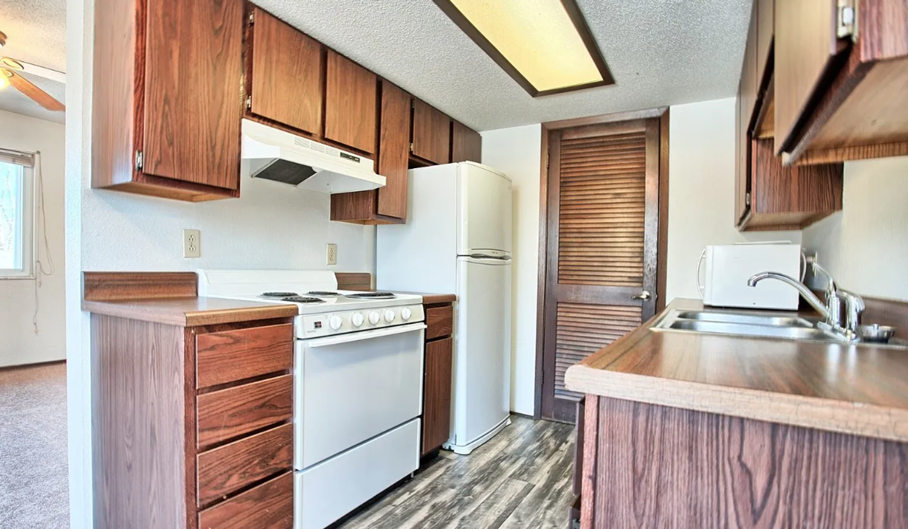 Glen Carbon Apartment: 152 Edwards St