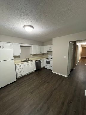 Garfield Ave One Bedroom with Bonus Room