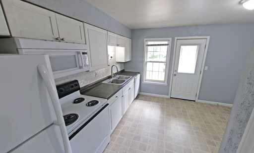 Woodcrest Three Bedroom Second Floor – photo 1