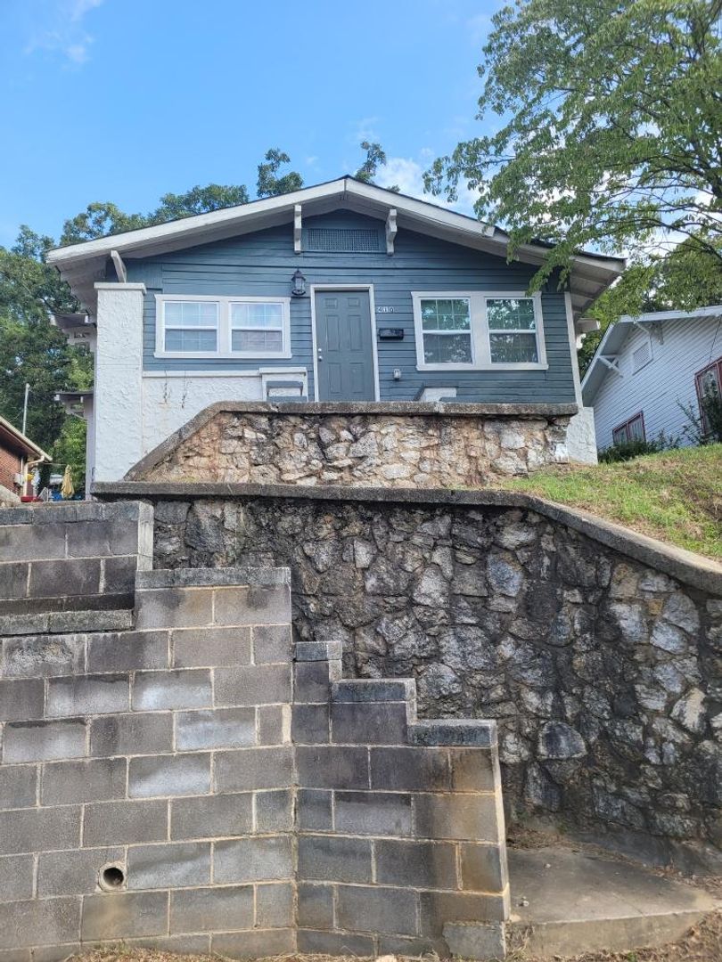 Birmingham House: 410 8th Terrace West