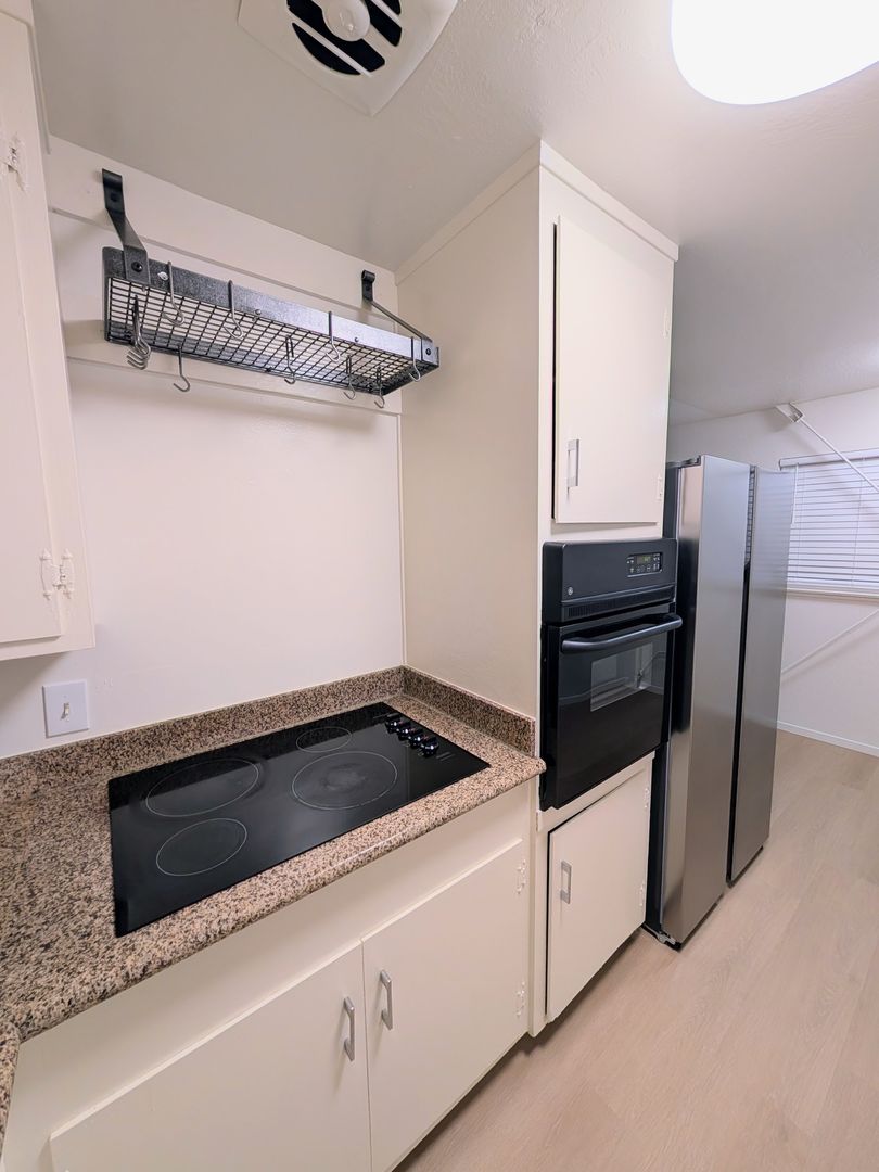Oakland Apartment: 3541 Dimond Ave. #1