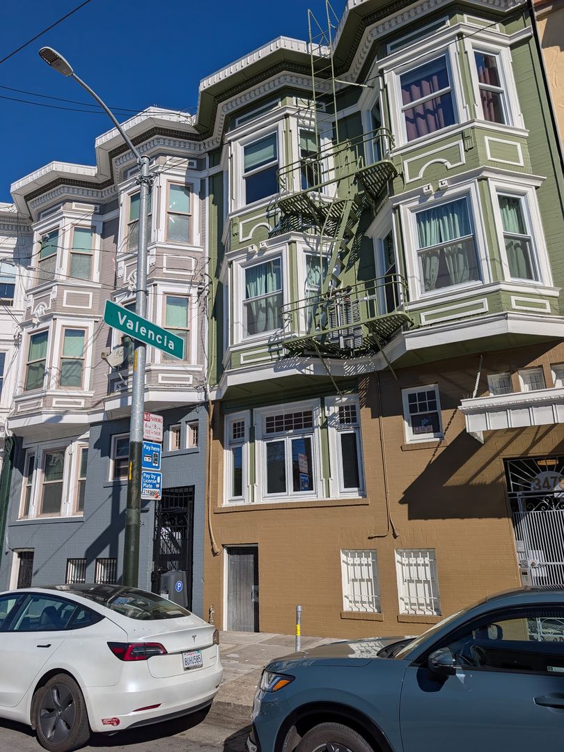 San Francisco Apartment: 3478 18th Street