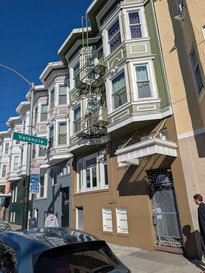 San Francisco Apartment: 3478 18th Street