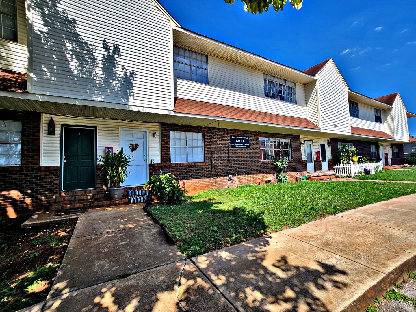 Athens Apartment: 209 Cloverleaf Drive