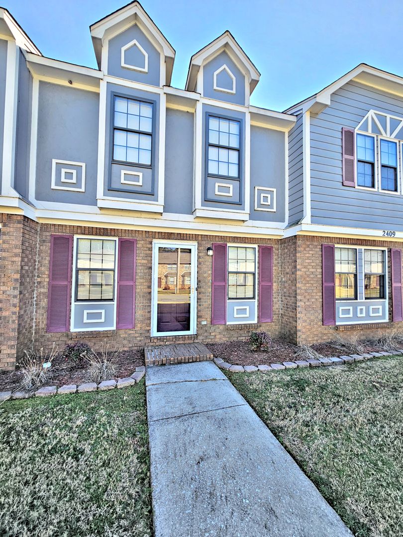 Decatur Apartment: 2402 - 2422 Gaslight Pl SW