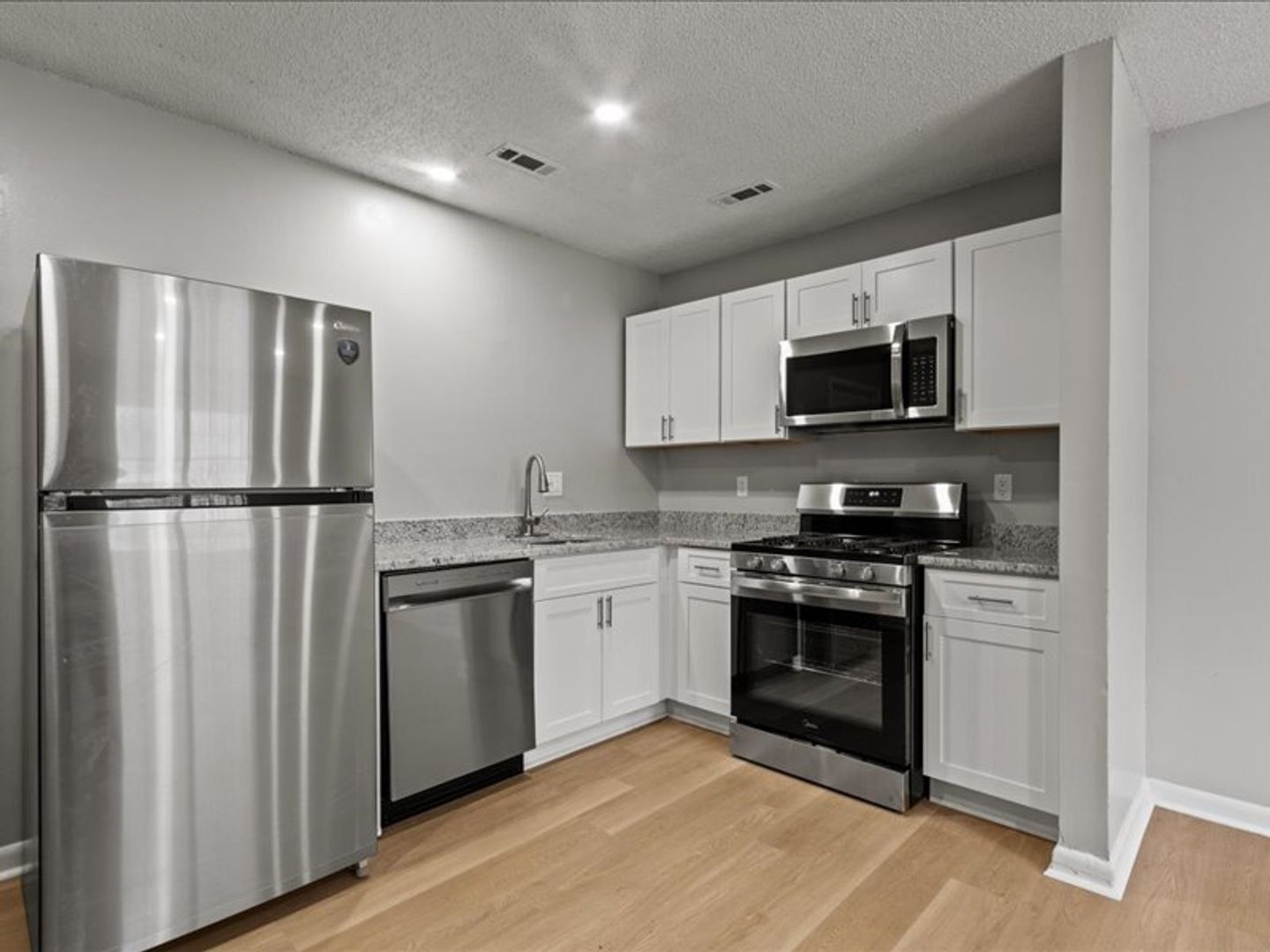 Athens Apartment: 501 Swan Drive