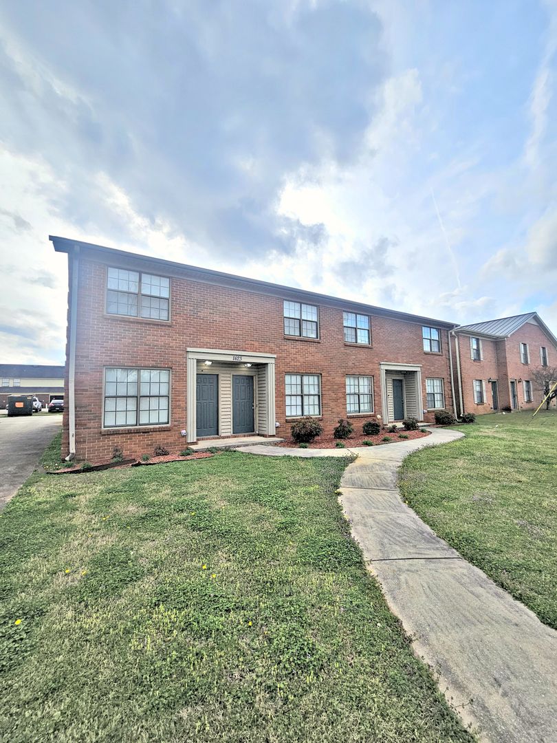 Decatur Apartment: 1414,1416,1423,1425 Brookline Ave SW