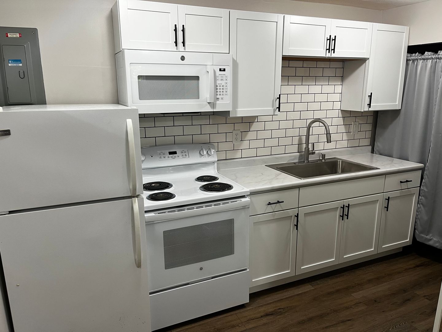 Lafayette Apartment: 1028-1032 Holloway St