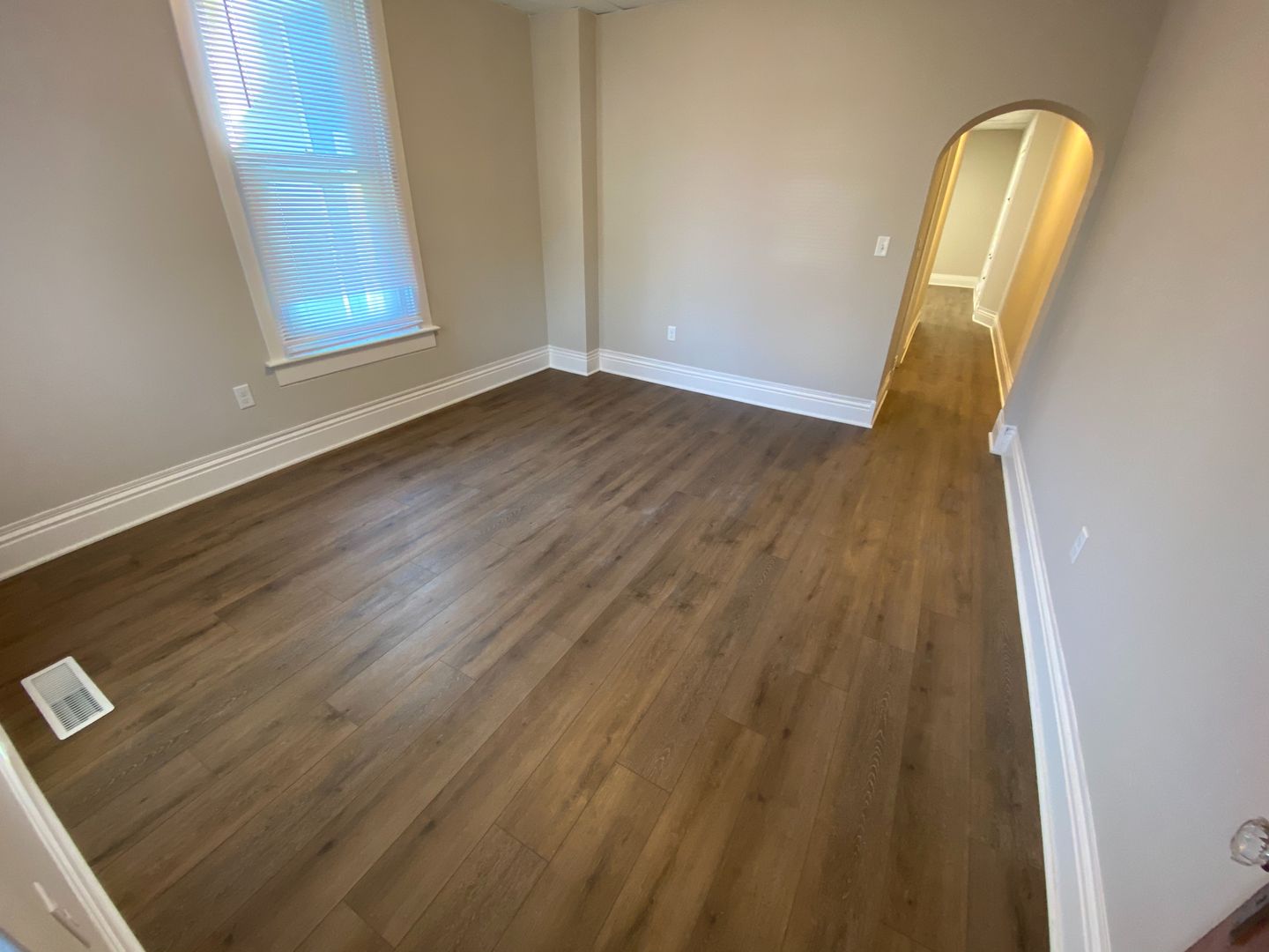 Lafayette Apartment: 1815-1817 Meharry St