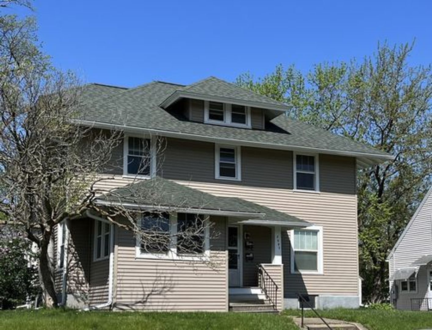 Cedar Falls Apartment: 2521 Iowa St.