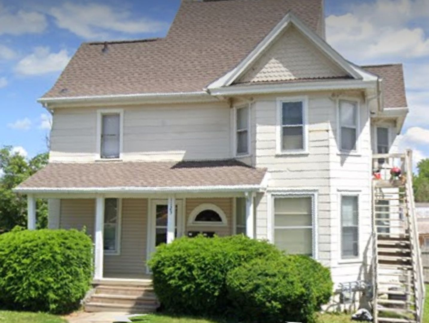 Cedar Falls Apartment: 1123 W 22nd Street