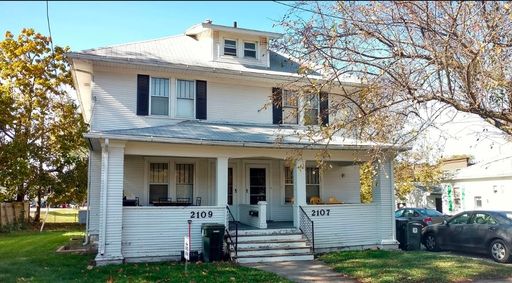 Spacious 1 bedroom Block off the Hill! Available May 2026