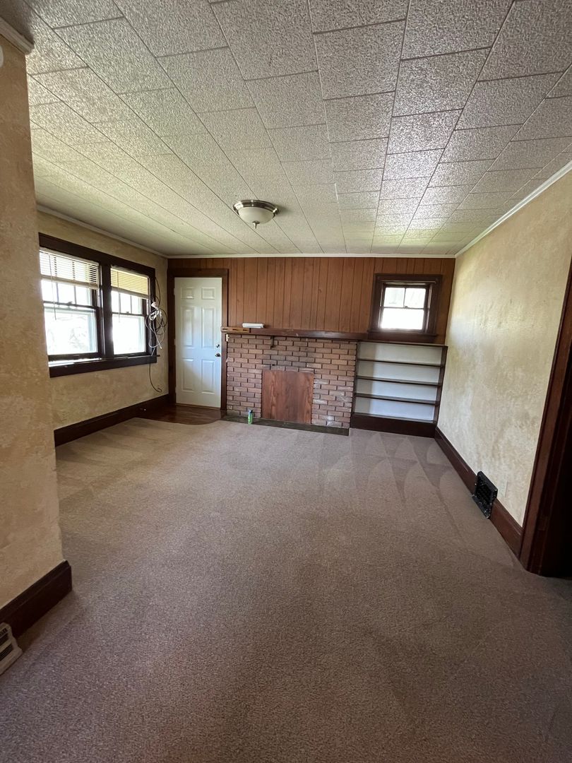 Cedar Falls Apartment: 2521 Iowa St.