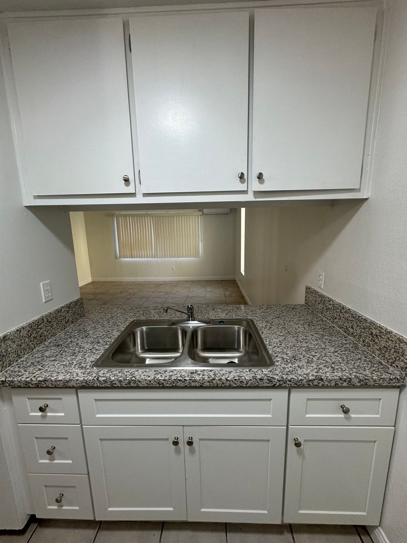 Bakersfield Apartment: 1101 Oleander Ave