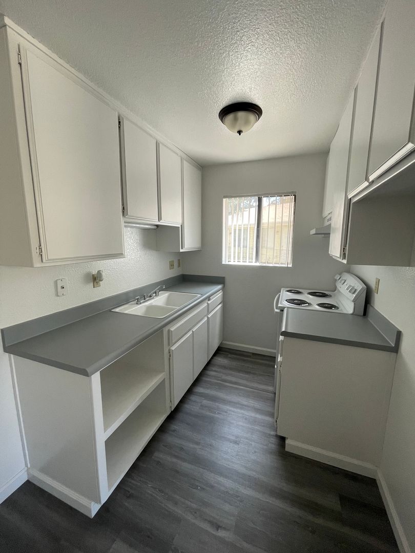 Bakersfield Apartment: 716 Espee St