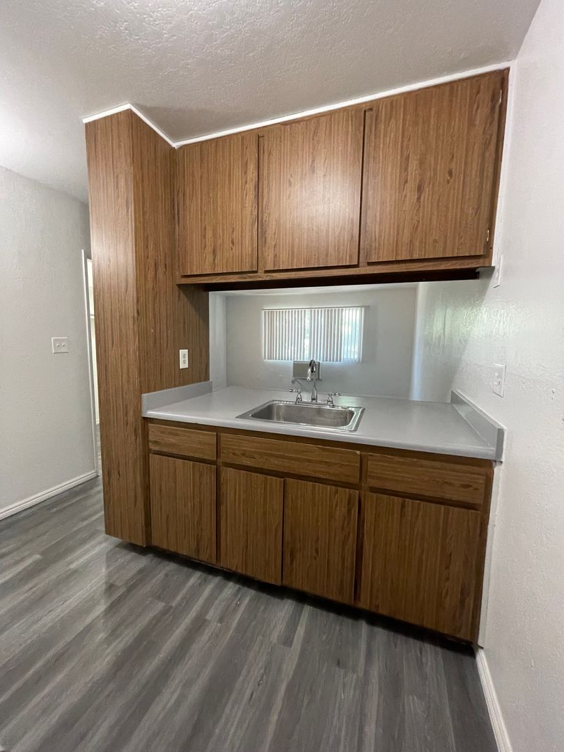 Bakersfield Apartment: 1101 Oleander Ave