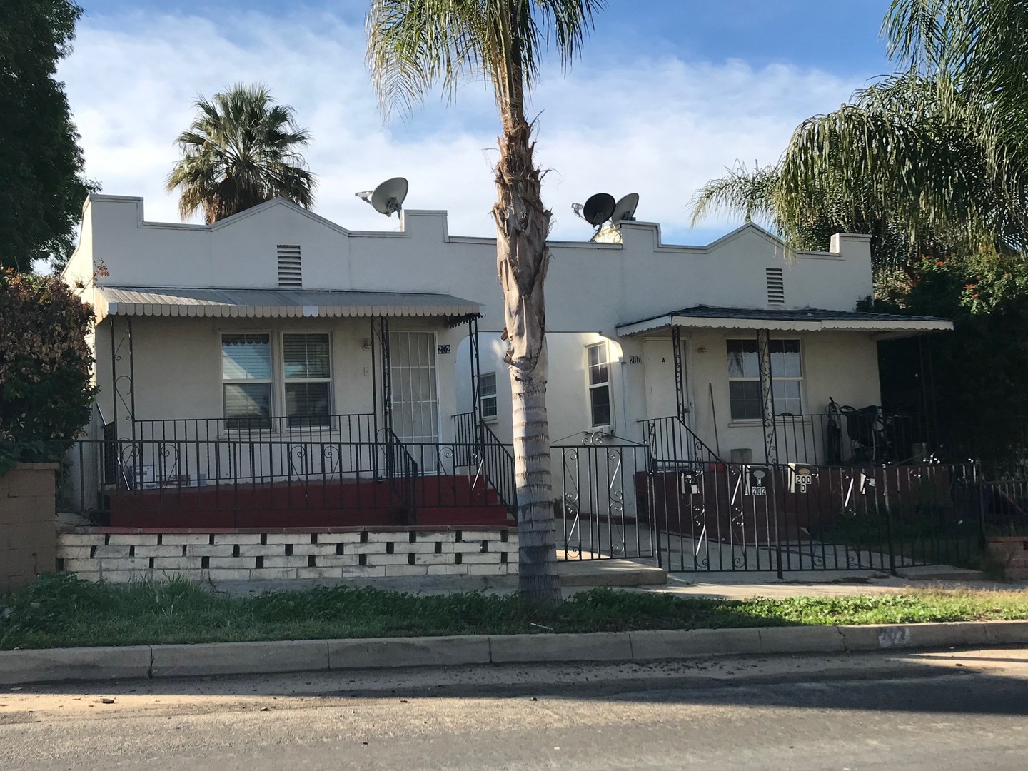 Lake Elsinore Apartment: 200 E. Graham Avenue
