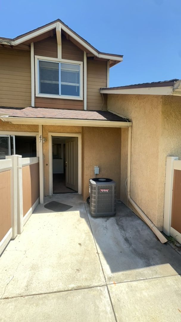 San Bernardino Townhome: 1460 Kendall Drive