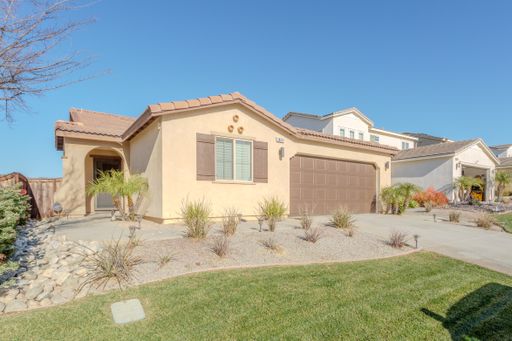COMING SOON! Beautiful ~ONE STORY~ 3 Bedroom Home for Rent in Gated Community! – photo 1
