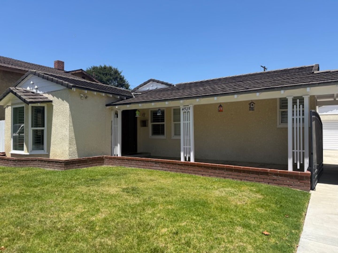 Long Beach House: 4525 E. Village Road