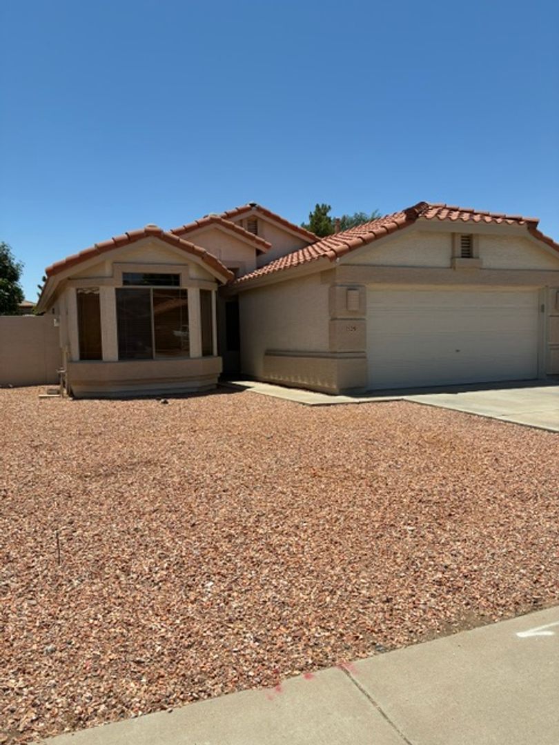 Gilbert House: 529 E. Cantebria Dr.