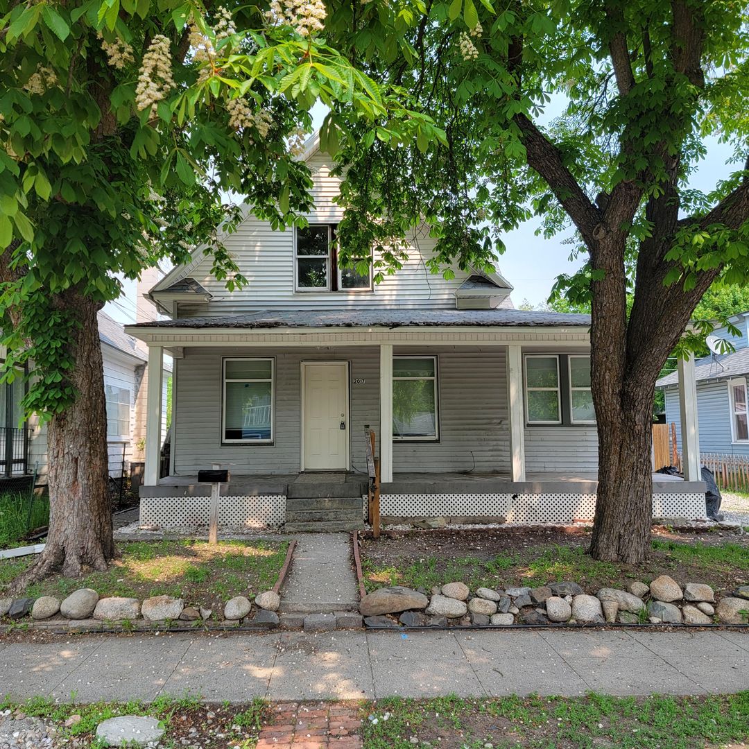 Spokane House: 2017 E Hartson