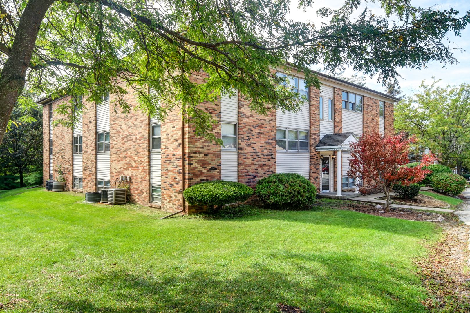 Bloomington Apartment: 1706 Springfield Road