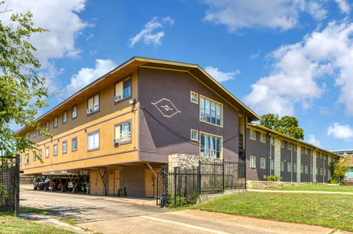 Charming 1 bed 1 bath apartment!