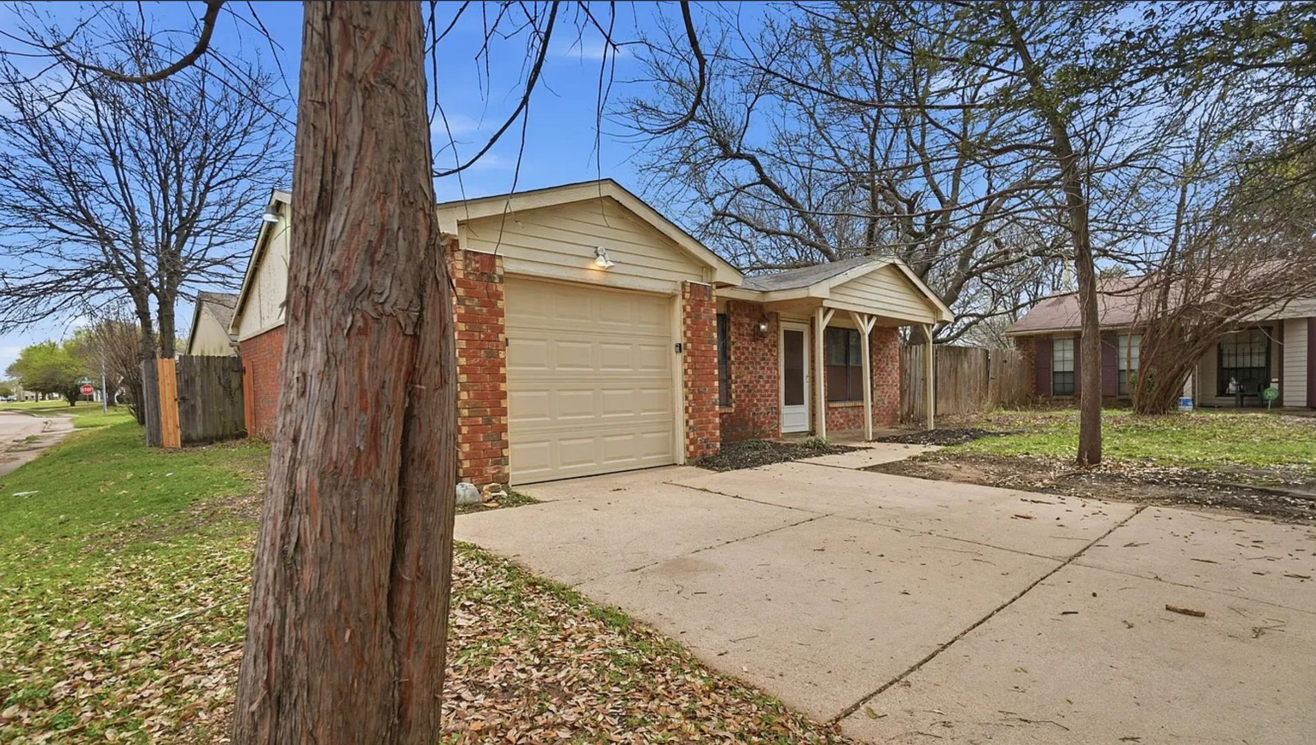 Cedar Hill House: 447 Vincent St