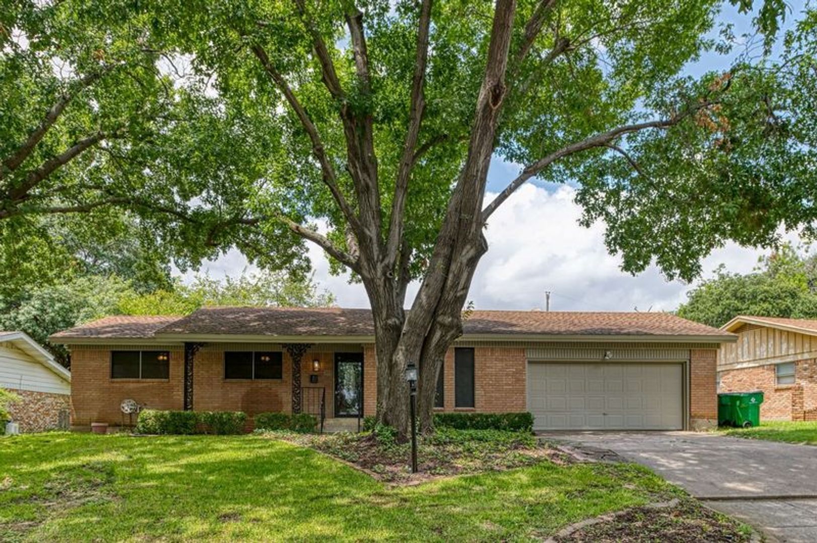 Haltom City House: 4609 Biscayne Dr