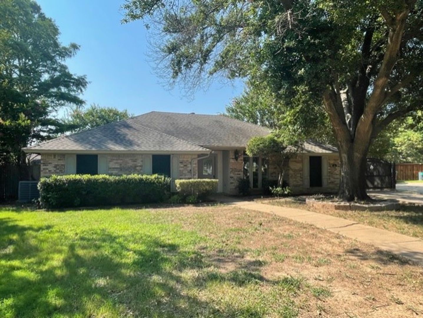 Mansfield House: 922 Kingston Dr