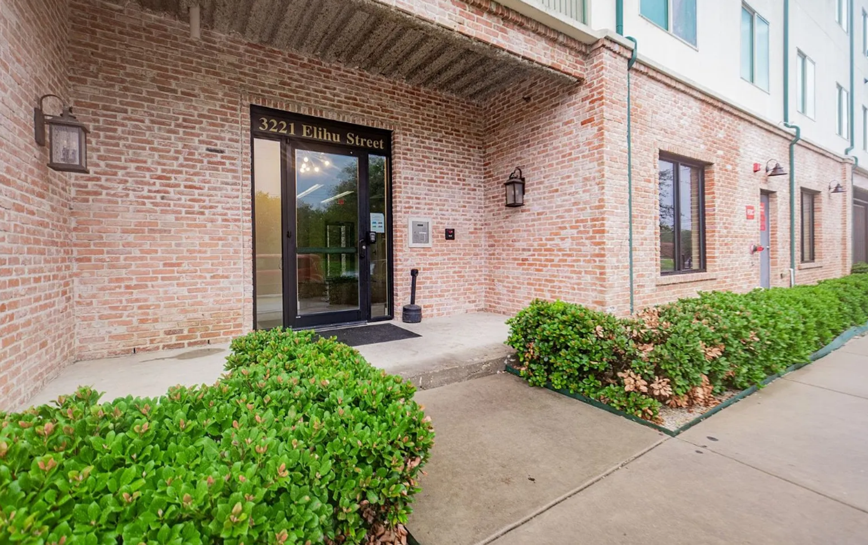 Dallas Apartment: 3221 Elihu St
