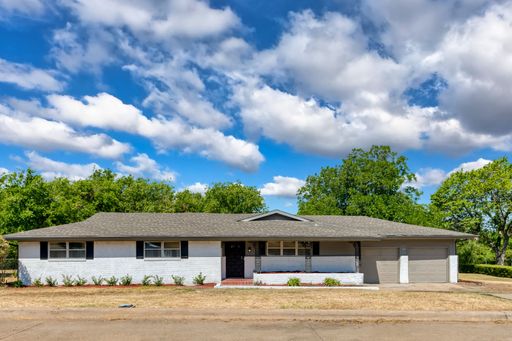 AVAILABLE NOW! Nicely Updated home 3 bed / 2 bath – photo 1