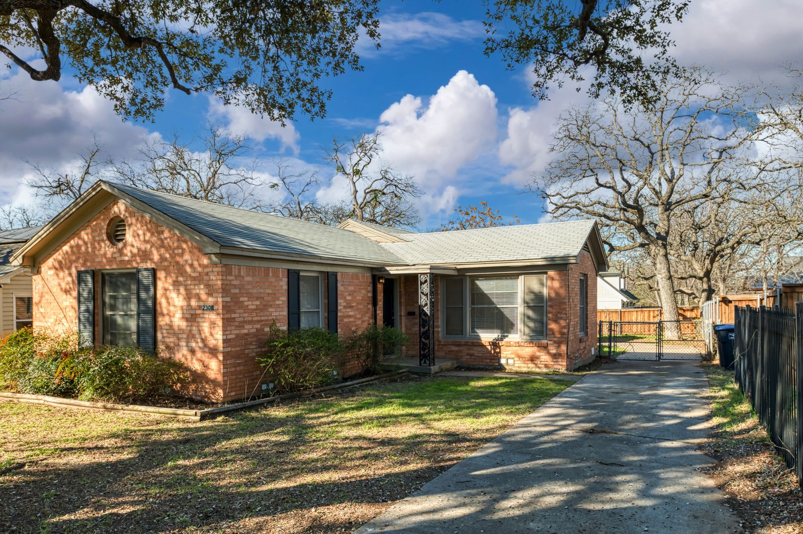 Fort Worth House: 2308 N Edgewood Terrace