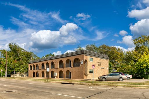 Upgraded 1 Bed / 1 Bath - Walking Distance to UTA!