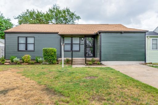 Charming 3-bedroom, 1-bathroom home located in the heart of Dallas, TX. – photo 1
