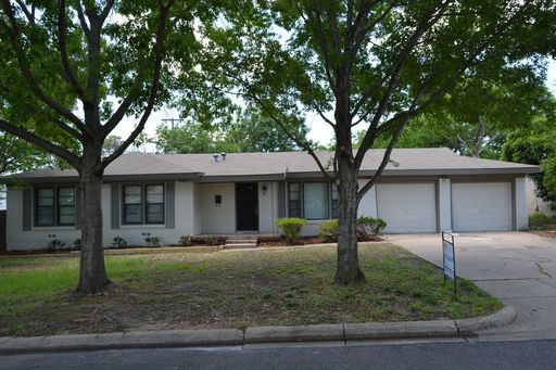 Wonderful Home ON A TREED LOT – photo 1
