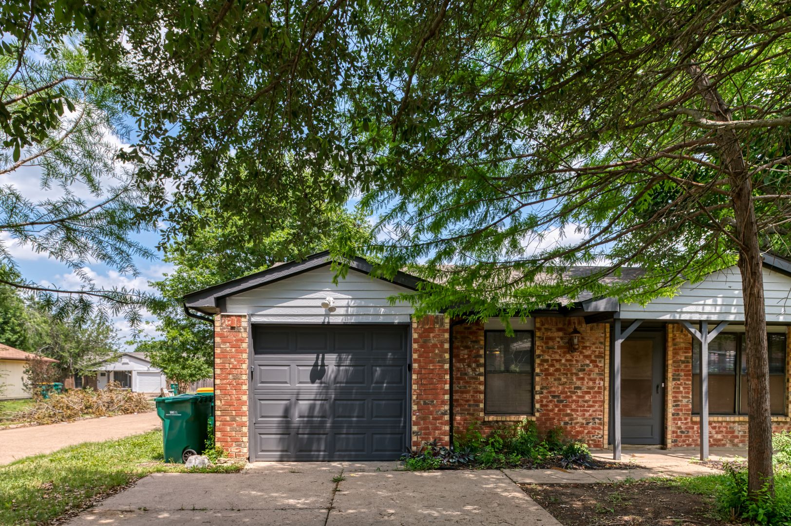 Cedar Hill House: 447 Vincent St