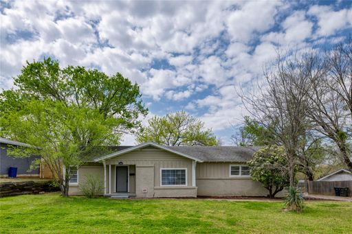 Gorgeous, Spacious Home in Meadowbrook Area, Ft Worth – photo 1