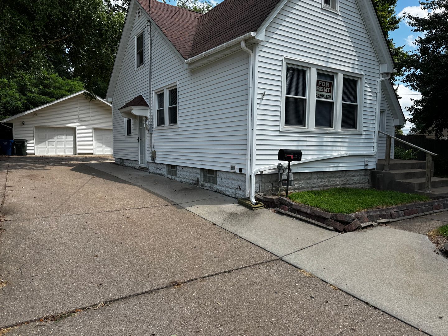 3 bedroom, 2 bath House with 2 car detached garage