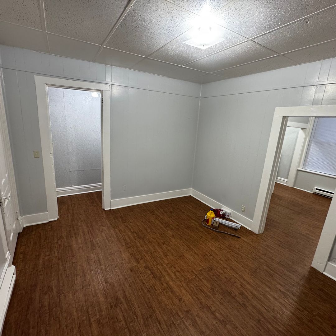 Davenport Apartment: 432 W. 3rd. St.  #4