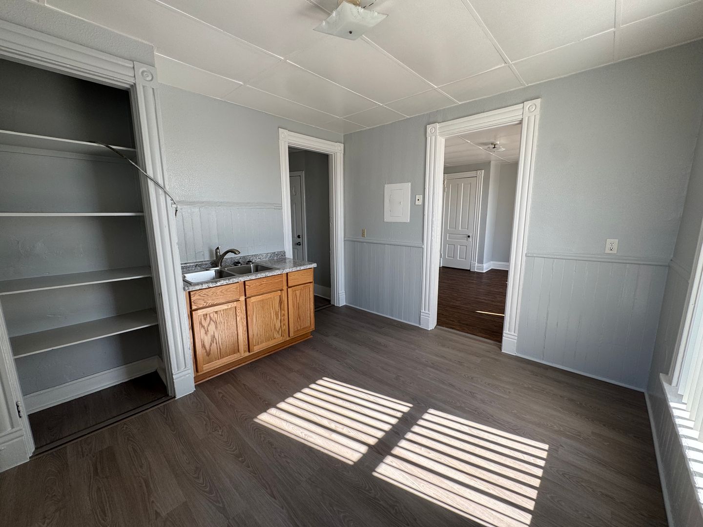 Davenport Apartment: 432 W. 3rd. St.  #7
