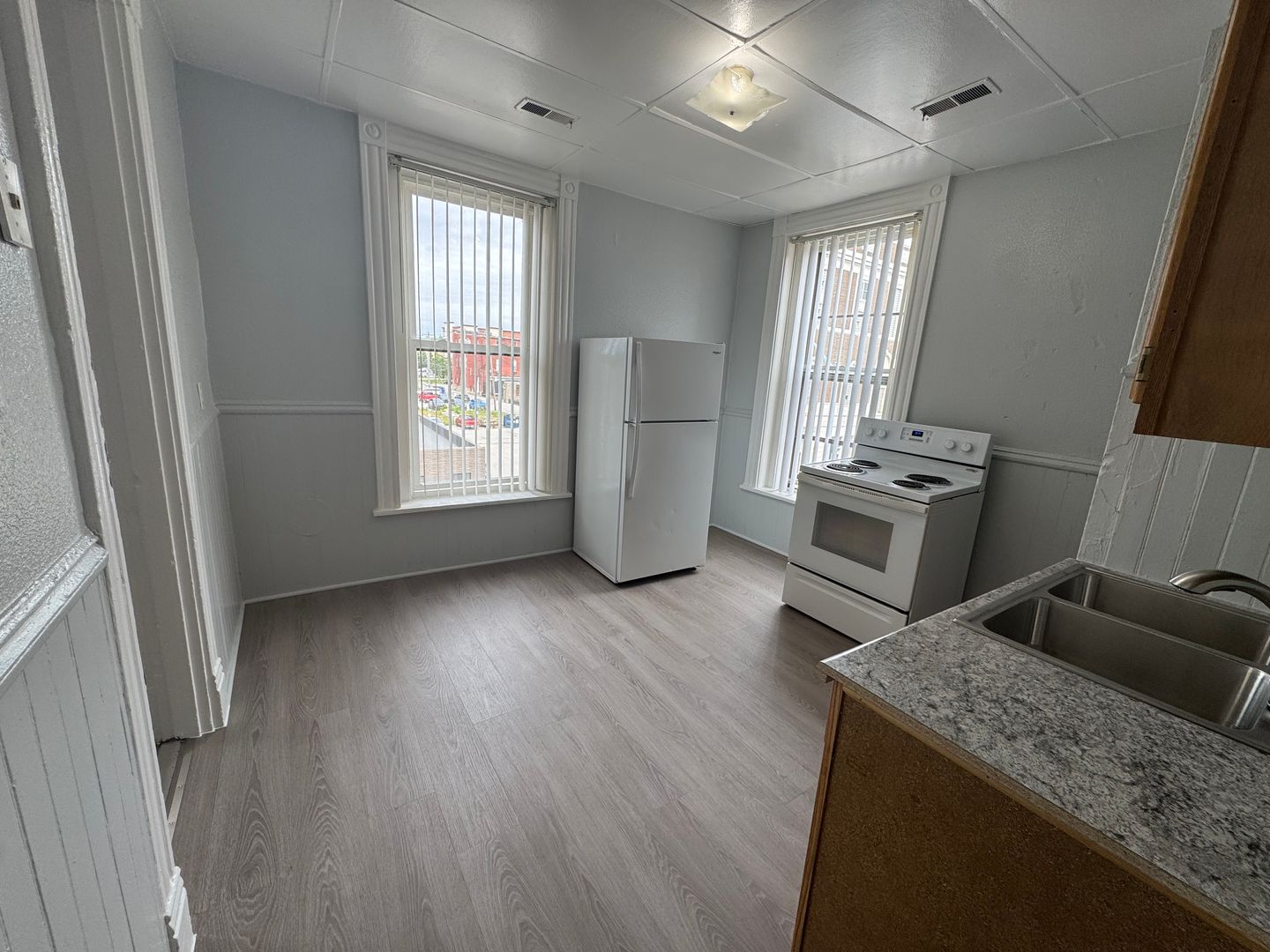 Davenport Apartment: 432 W. 3rd. St.  #7