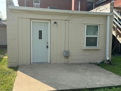 Large Efficiency with bathroom and kitchen 1521 Harrison #1