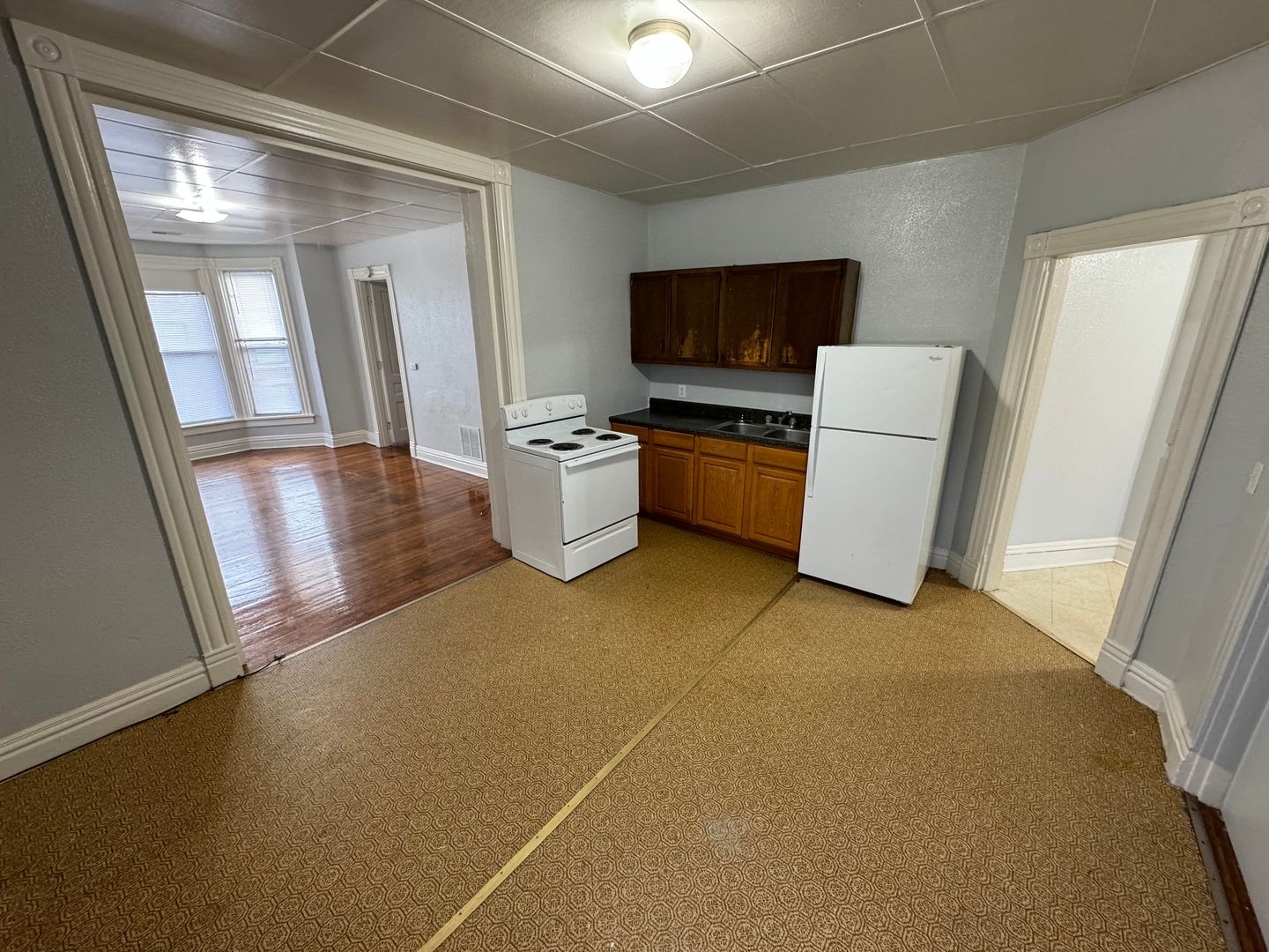 Davenport Apartment: 432 W. 3rd. St.  #6